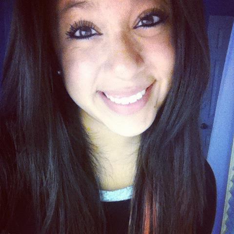 Anybody know who she is? . She&rsquo;s beautiful!