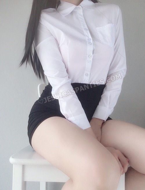 jessicaspanties: Lustful Office LadyHappy Good Friday hungry wolves! Seems like there’s nobody in th