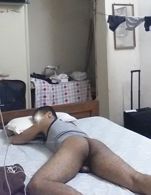 hot-sleeping-guys:  Flatmate caught sleeping porn pictures