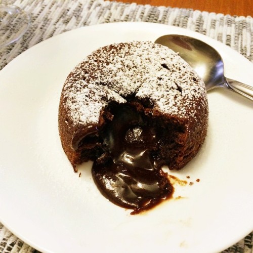 And my fav last minute dessert: chocolate lava cakes with red wine.