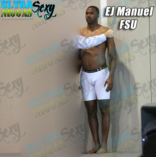 ultrasexyniggas:  Before they were famous (rich)…. NFL Weigh-In..  [↓↓↓Click The Banner To Follow Us↓↓↓]  Follow Us for the HOTTEST Black Men on Tumblr! Lot of EXCLUSIVE pictures/videos!