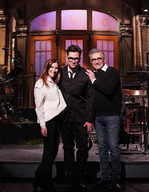 reasonandfaithinharmony:A family photo during Dan Levy’s SNL monologue rehearsalBehind the sce