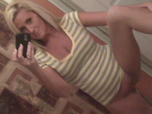 Porn photo milfsunleashd:  Check out her profile on