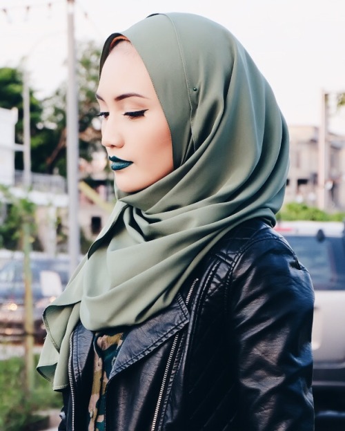 theonewithredshoes:Call me anything you’d like but you can never call me boring.