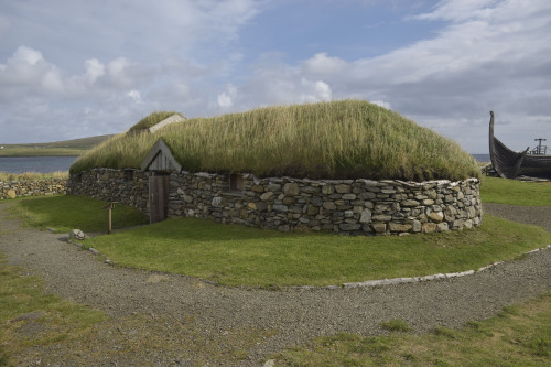 on-misty-mountains: The Viking Unst Project, ShetlandThe Viking Unst Project consists of a reconstru