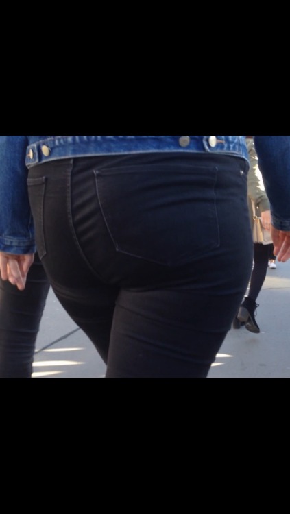 Candid - Juicy BBW In Tight Jeans (E1)