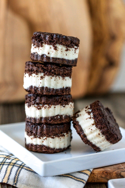 verticalfood:  Brownie Ice Cream Sandwiches