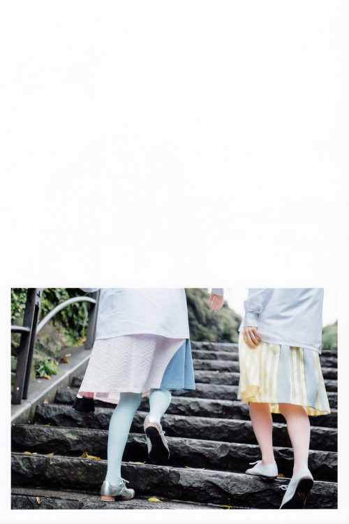 46wallpapers:Miona Hori × Hinako Kitano - mirror