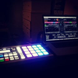 therealtruthproductions:  #Maschine just got a whole lot more epic……aka who needs tables for #trakor….pshhhhhhh no this guy