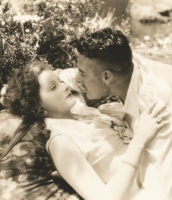  Greta Garbo and John Gilbert in Love 