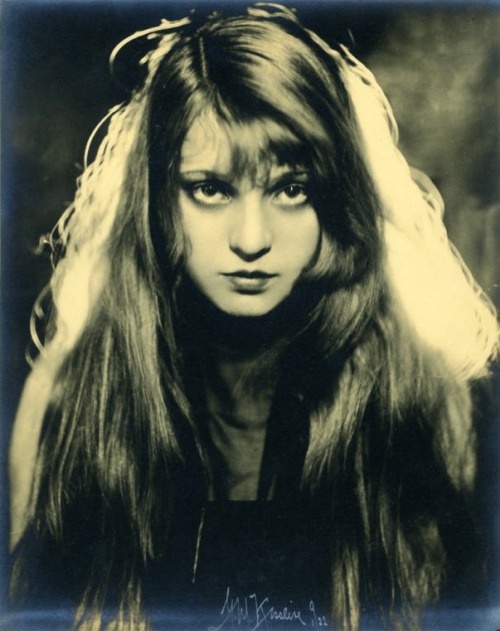  Maria Gambarelli by George Maillard Kesslere, 1922 