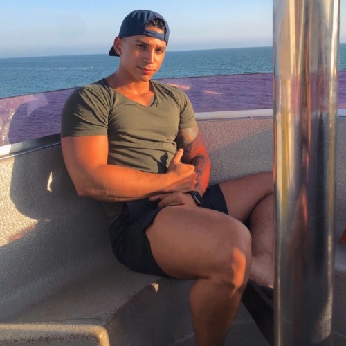 latinoman16:  fulltimepapi:  I wear clothes sometimes 🙈🌅🎡https://onlyfans.com/fulltimepapi Twitter: @fulltimepapi Instagram: @fulltimepapi  He’s so fine