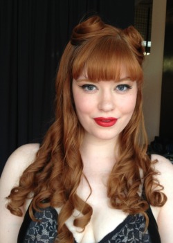 sierramckenzie:  hair and makeup by floofie! behind the scenes at pop up pin up shoot!