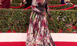 tiaraloveskandlupita:Lupita Nyong’o walks the 2015 SAG Awards red carpet!