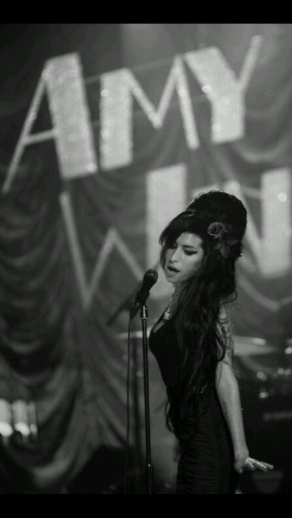 Lookporn:  RIP Amy Winehouse.   Your music does wonders for the soul.  Born September 14, 1983 Died July 23, 2011