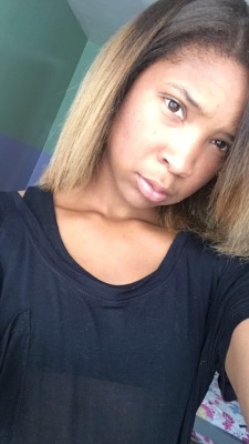 audyw44:  I did a thing with my hair… snip snip blonde 💇🏽😌