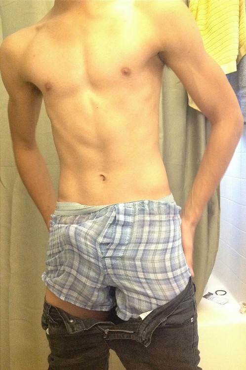 brosgivemeboners:  little bro’s perfect body