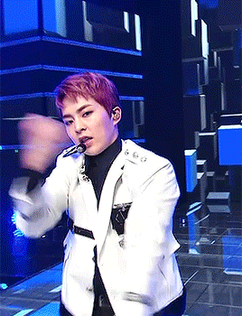 minsoek: 181116 tempo // xiumin