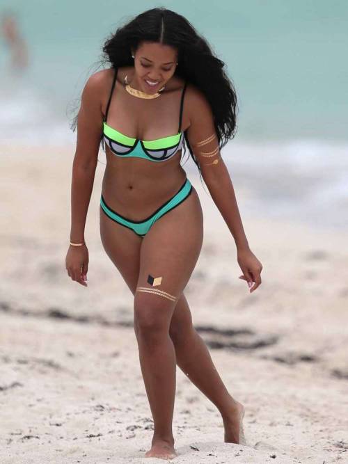 p0rn-pits-tits-clits:  primary-elements:  Angela Simmons.  😍😍😍😍😍   😍😍😍😒