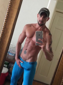 txcwbysexy:  Ripped Hung Stud