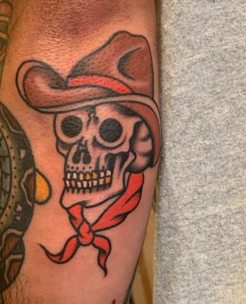 A couple fun ones on Logan the other day SWIPE to see both. @idlehandsf #idlehandsf #rosskjones #cowboyskull #hearttattoo (at Idle Hand Tattoo)
https://www.instagram.com/p/CQ35FdXJsYW/?utm_medium=tumblr