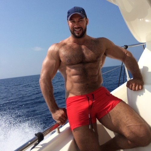 furonmuscle:  More of ultra-sexy Yury Mykhamedov!  Yes definitely ultra-sexy and the bulge adds to the fantasy 