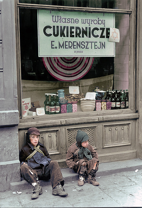 Jewish children in front of bakery, Warsaw Ghetto, May 1941.original picture