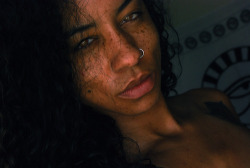 ciggawet:  drepriceart:  a self portrait study.  no makeup. natural lighting.   She is God sent