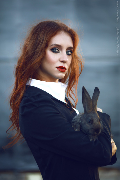 Witch and rabbitsPhoto - Yulia GlazkovaModel - Lina GrozaMUAH - Ekaterina AlonzovaAnimals -&nbs