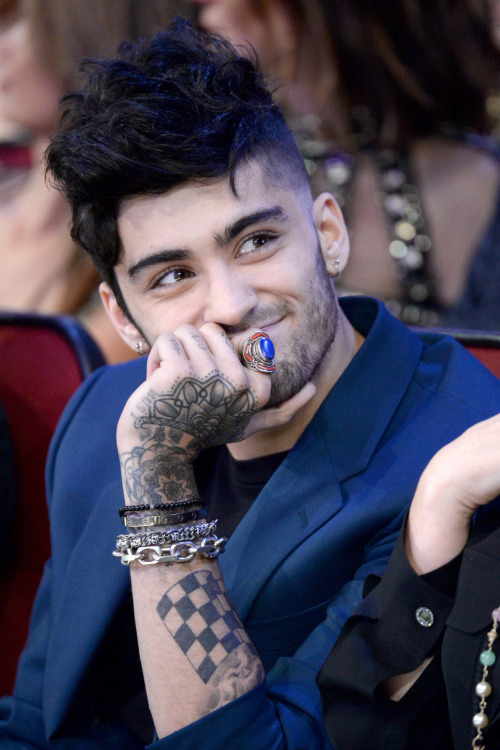 zaytanmaliks: Zayn attends the 2016 American Music Awards at Microsoft Theater on November 20, 2016 