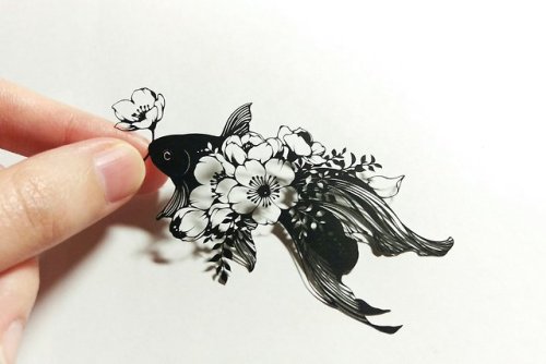 Kiri e paper cut art by Mi Kirie (shop)My mind just can’t process how delicate those designs are!!!!