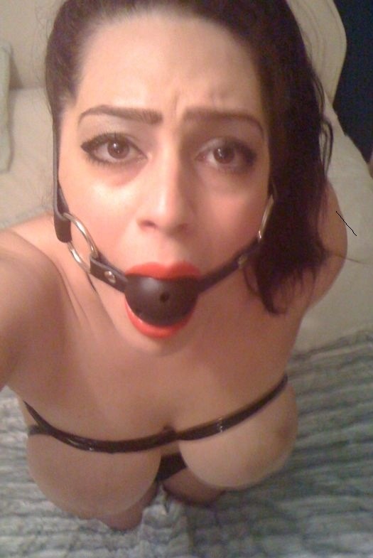 solo-bdsm:  bexxxadams selfies 