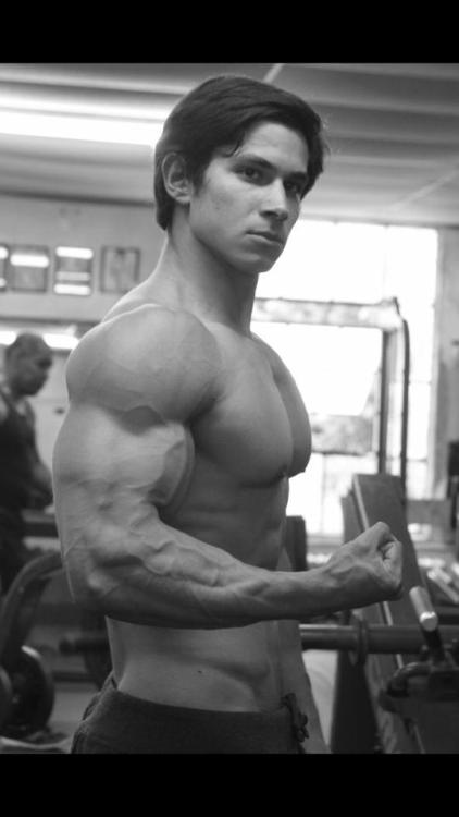 big-strong-tough:  Julian Andres Navarro 