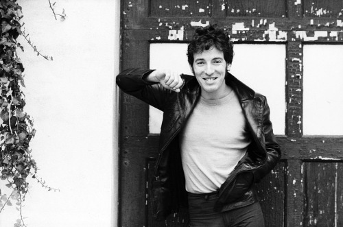 brucespringsteen:Bruce Springsteen, 1979 in Holmdel, New Jersey by David Gahr
