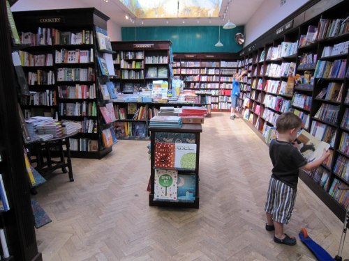 littledallilasbookshelf:Yes I’m feeling sad because I don’t live in LONDON.DAUNT BOOKS.:))