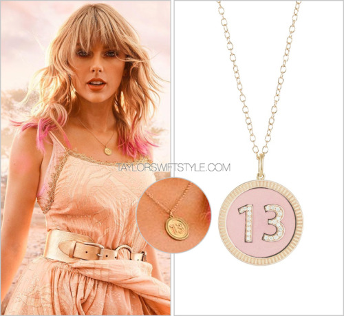 Taylor Swift Establishes Sweet New Style for Her Next Era – The