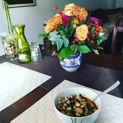 A U T U M N. #pumpkinsoup #flowers #loveit #saturdaychill