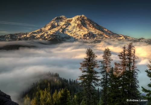 The Decade Volcanoes – Mount RainierDominating the skyline of Seattle stands the highest peak (4392 