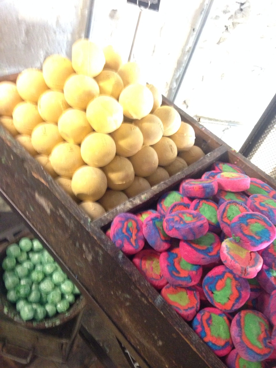blossomq:  Lush Oxford St