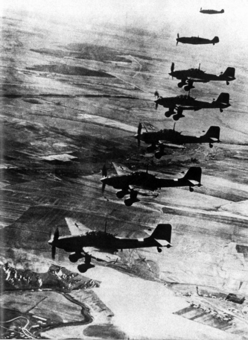 bmachine:German dive bombers Ju.87D flying accompanied by fighters Messerschmitt Bf.109. Eastern fro