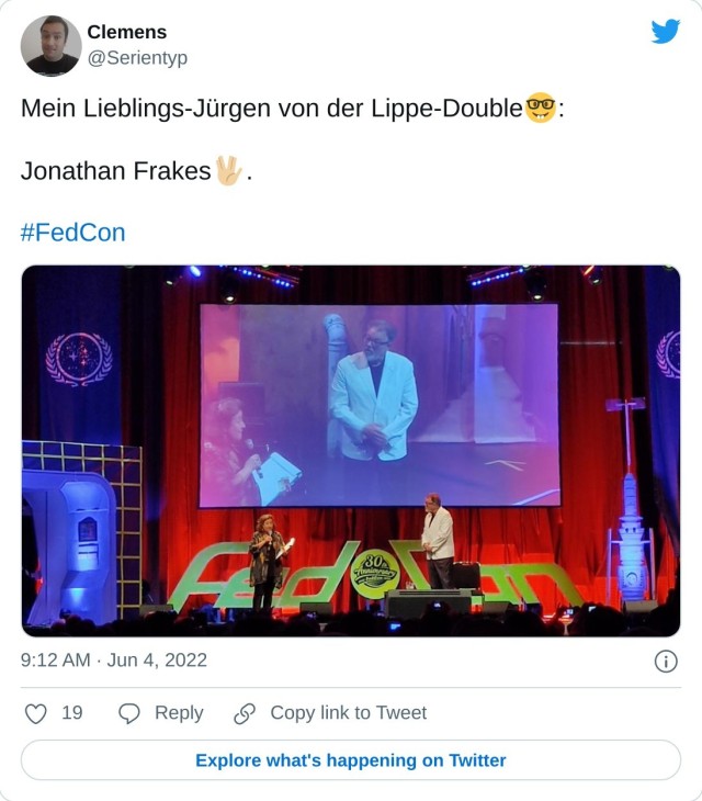 Mein Lieblings-Jürgen von der Lippe-Double: Jonathan Frakes. #FedCon pic.twitter.com/GSSdct05Zr — Clemens (@Serientyp) June 4, 2022