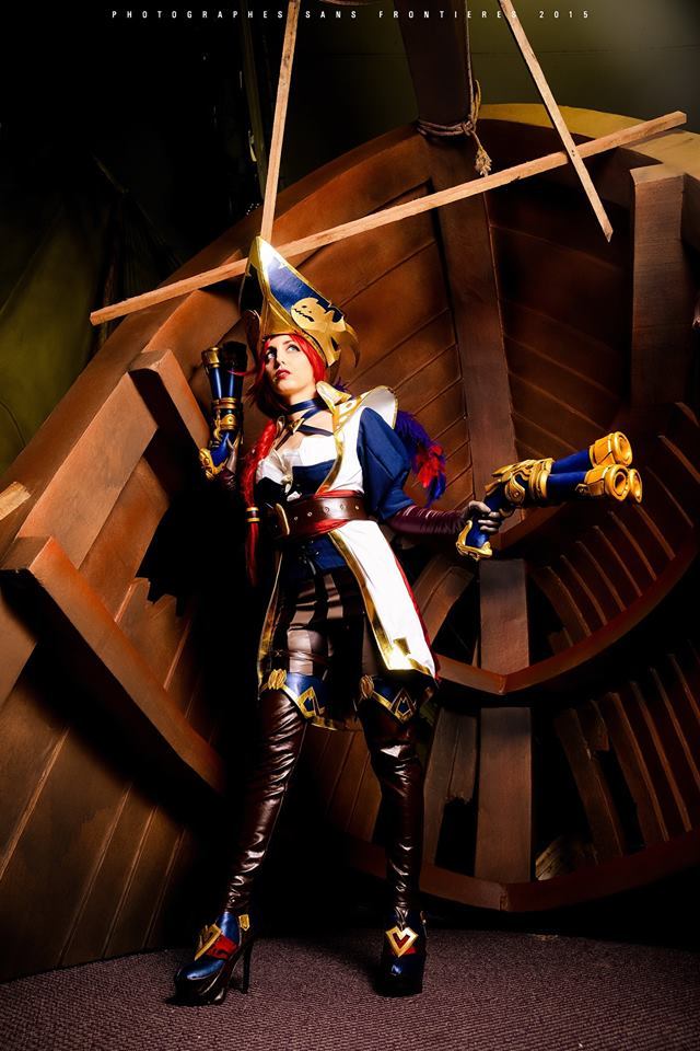 league-of-legends-sexy-girls:  Miss Fortune Cosplay