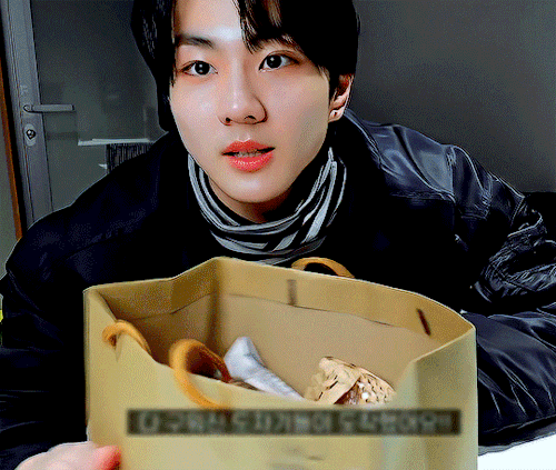blondejake: unboxing the baked ceramics with jungwon