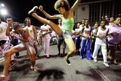lapofluxuryxoxohno:  Brazilians having fun….just