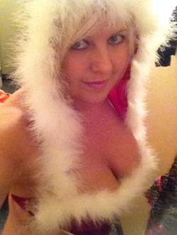 thefunkybuxom:  A little Christmas dressing