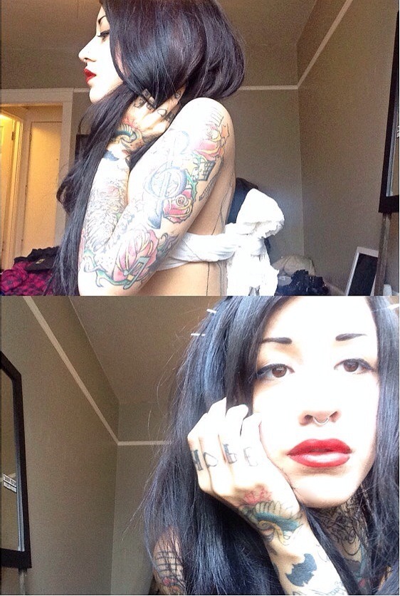 ashleydarling:  I discovered a self timer app 