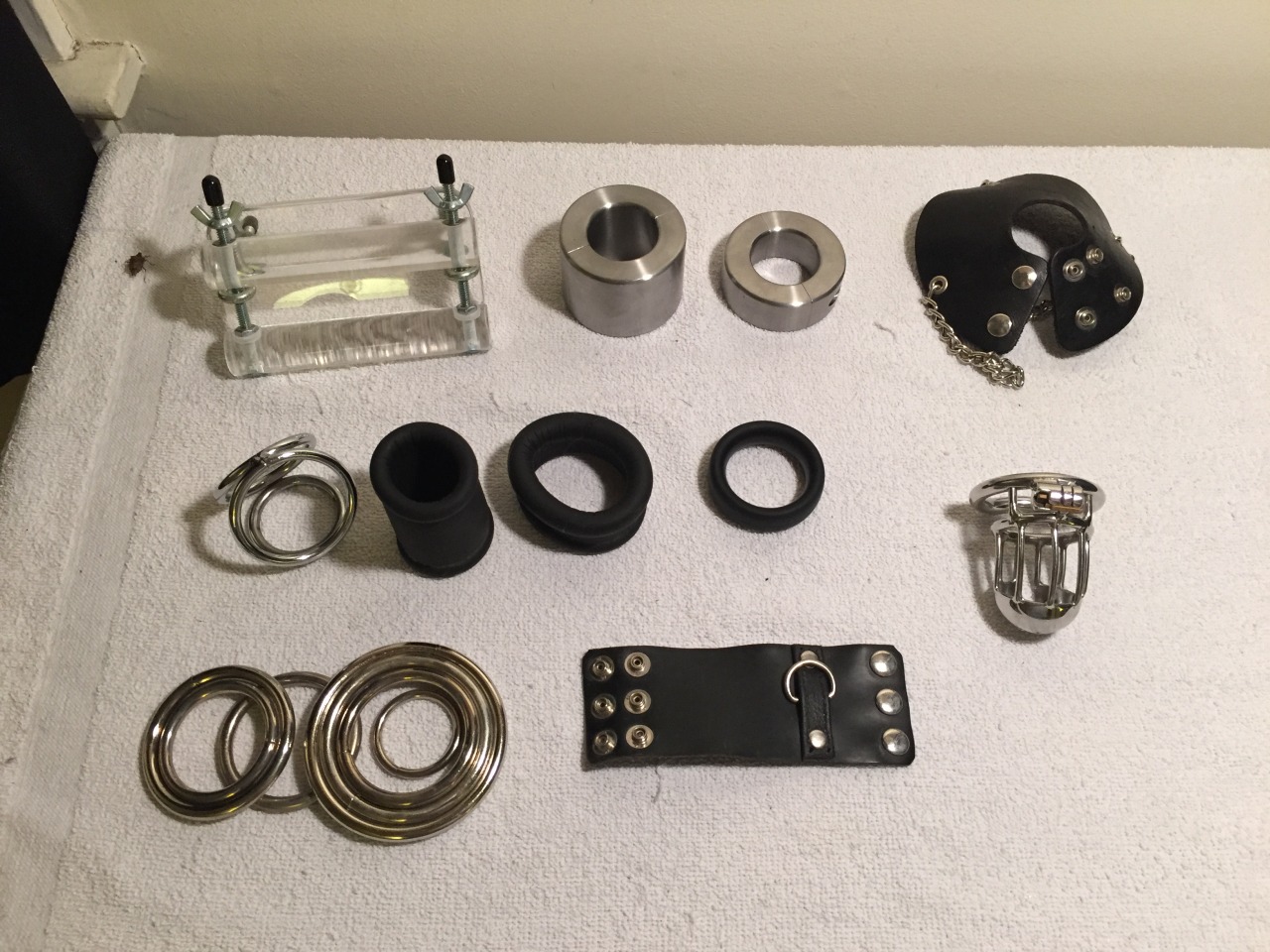 kinkythingsilike: So, here’s the guided tour of the Kinky Things I Own. I’m going