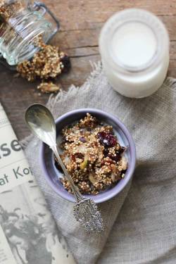 happyvibes-healthylives:  Quinoa Granola