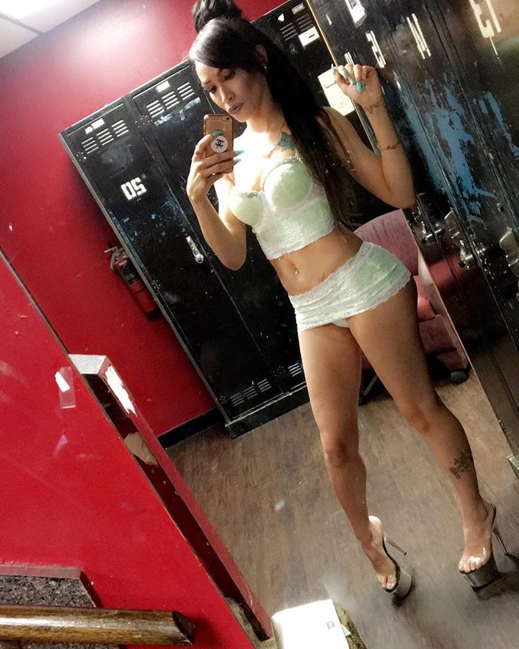 stripper-locker-room:  https://www.instagram.com/mishilarybankss/