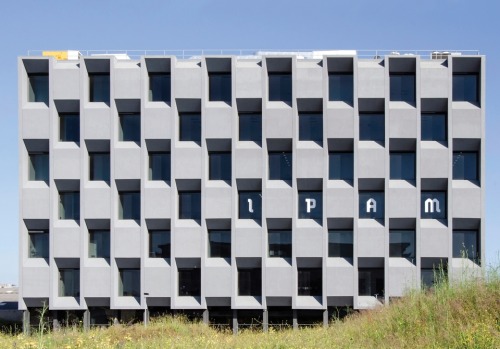 A marketing school in Oporto #ArchitectureDesign by P-06 Atelier. http://bit.ly/1eSJgWz #PortugueseA